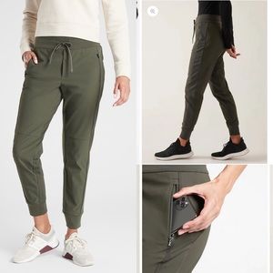 Athleta Headlands Hybrid Trek Jogger Mountain Olive 8 PETITE 8P EUC